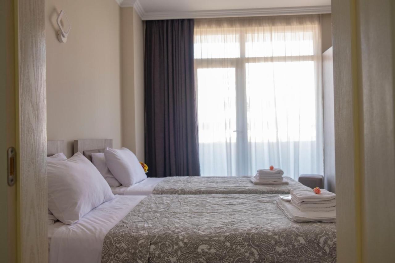 Art Hotel Batumi Exterior photo