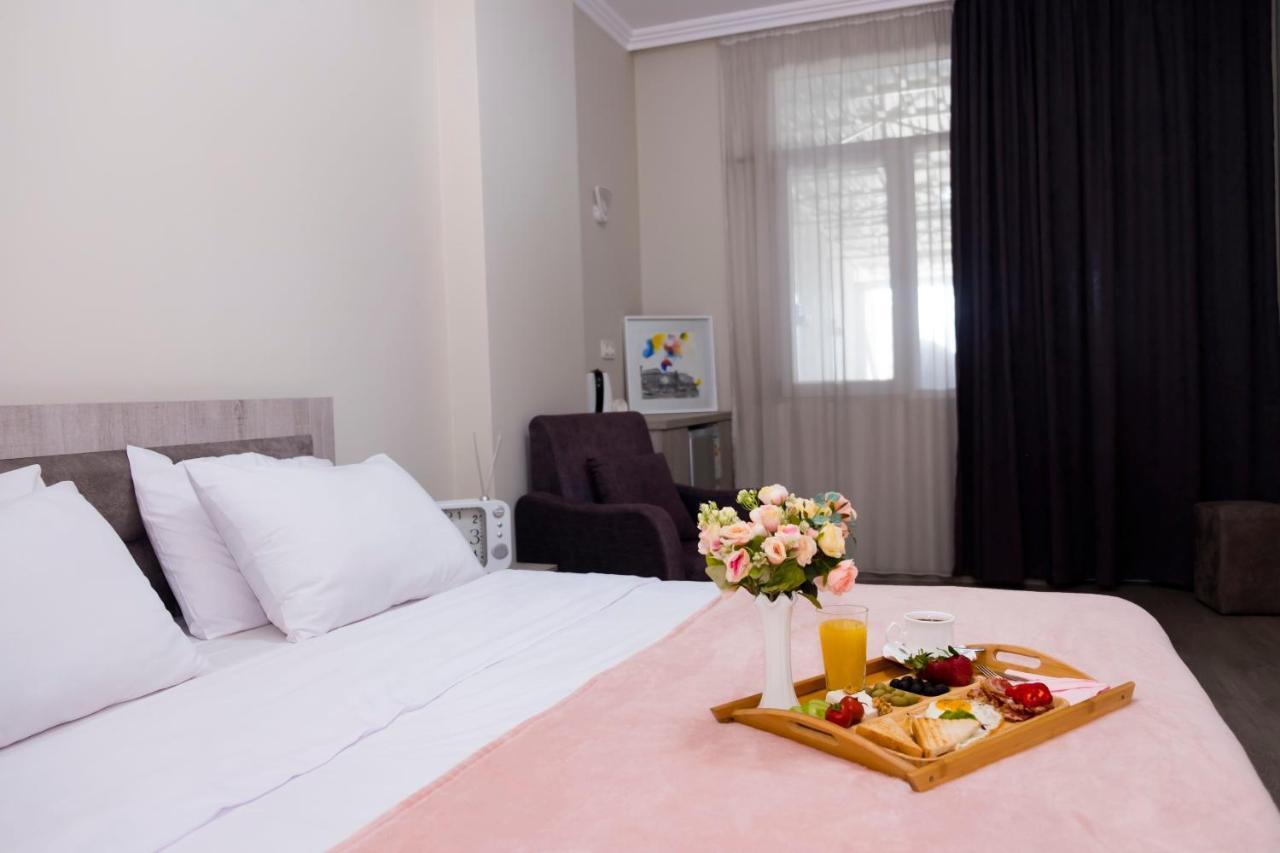 Art Hotel Batumi Exterior photo